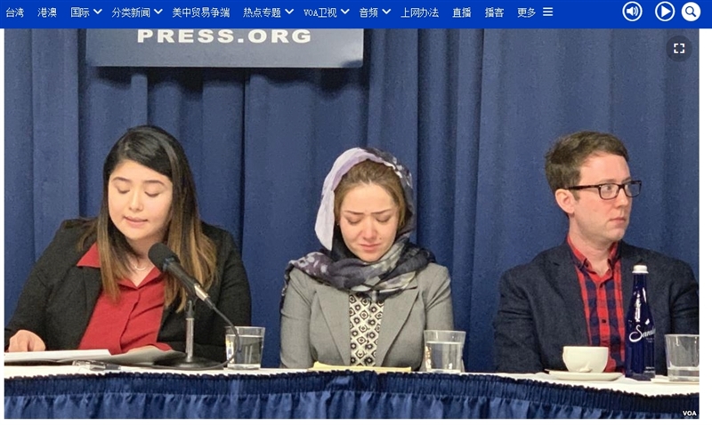 維吾爾女性米娜(中)表示,她曾在中國新疆再教育營遭到刑求與虐待。(圖取自美國之音中文網網頁voachinese.com)