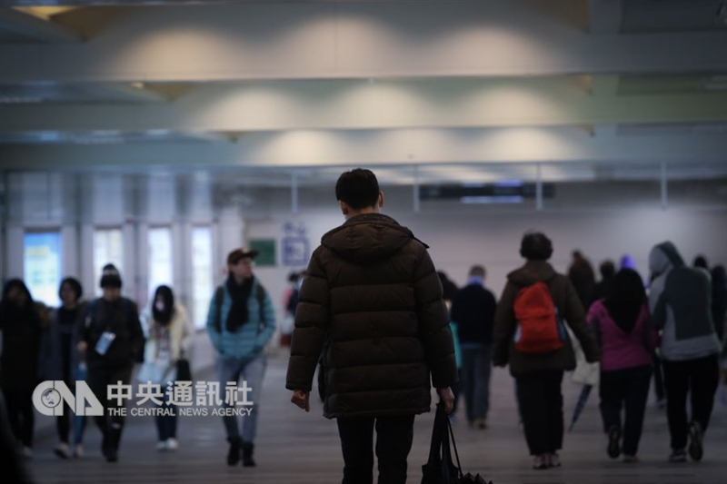 最低工資法草案出爐,勞動部11月30日預告「最低工資法」草案,預告期60天,外界如果有相關意見,可在108年1月29日前提供。(中央社檔案照片)