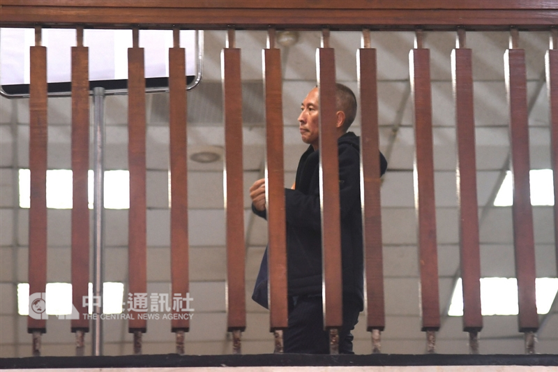 台北地檢署偵辦導演鈕承澤被控涉性侵女性工作人員案，10日上午傳喚鈕承澤到案。檢察官訊後諭令鈕承澤以新台幣150萬元交保。中央社記者孫仲達攝 107年12月10日