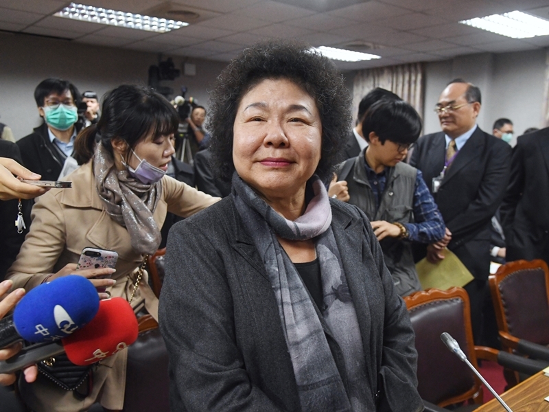 總統府秘書長陳菊（前）12日在立法院表示，敗軍之將要深自反省檢討，但為了穩定政局，總統蔡英文需要她協助，她當然義不容辭。中央社記者王飛華攝 107年12月12日