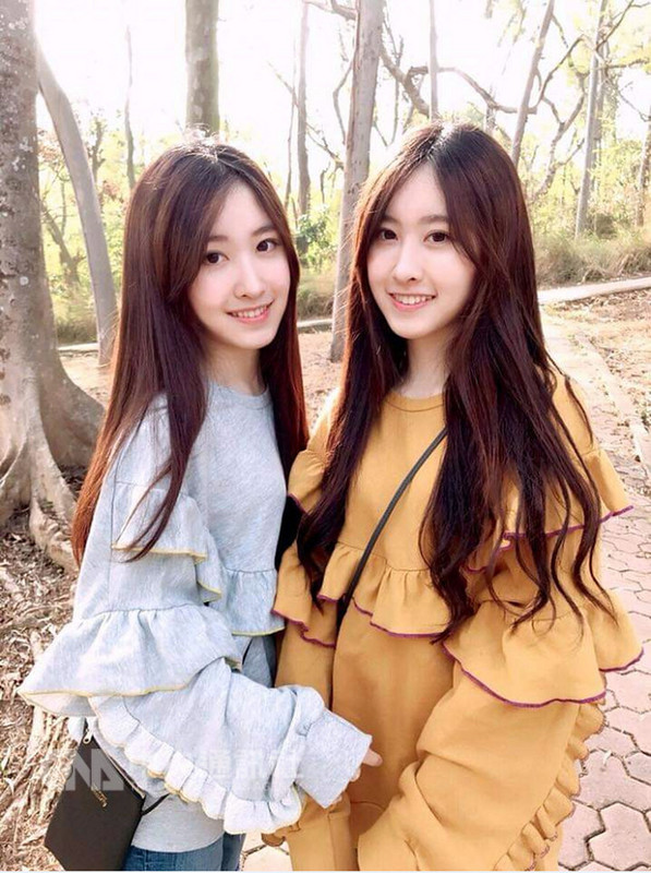 國立清華大學108學年度特殊選才的「拾穗計畫」14日放榜,曾獲全球舞蹈大賽冠軍的雙胞胎姊妹花周玗希、周玗函一同錄取。(清大提供)中央社記者陳至中台北傳真 107年12月14日