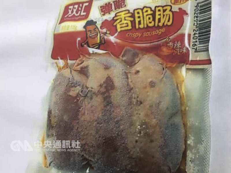 政府防範非洲豬瘟繃緊神經,違規者常聲稱不知新規定,或以為非生肉、非生鮮、真空包裝豬肉產品就可入境。(中央社檔案照片)