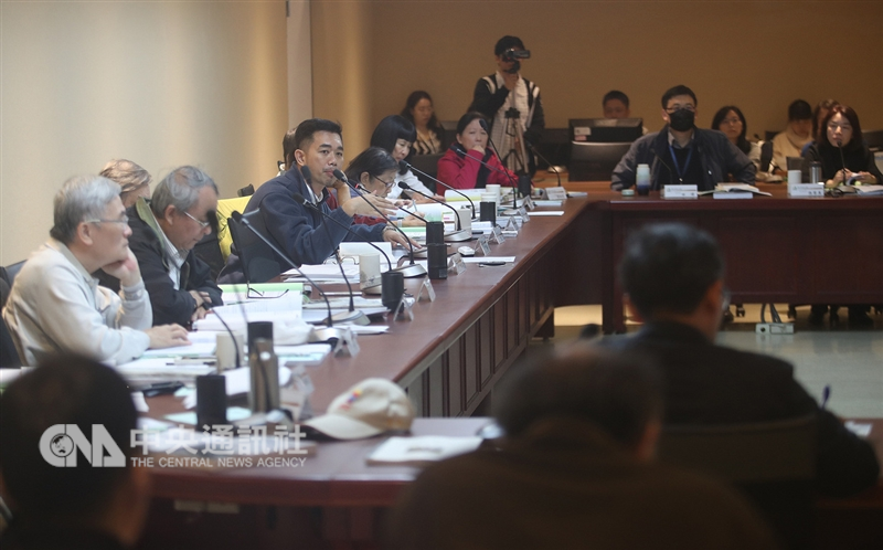 台北市文資審議委員會28日審議國父紀念館文資價值,通過指定為古蹟;未來,大巨蛋連通道出入口設置前,計畫須先送文資會審議通過。中央社記者張新偉攝 107年12月28日
