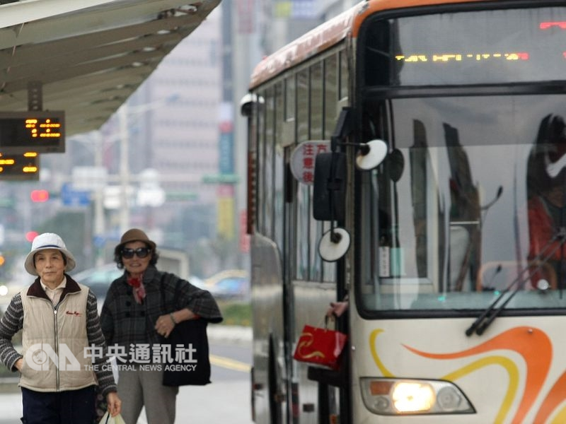 雙北公車108年7月起上下車都須刷卡 生活 重點新聞 中央社cna