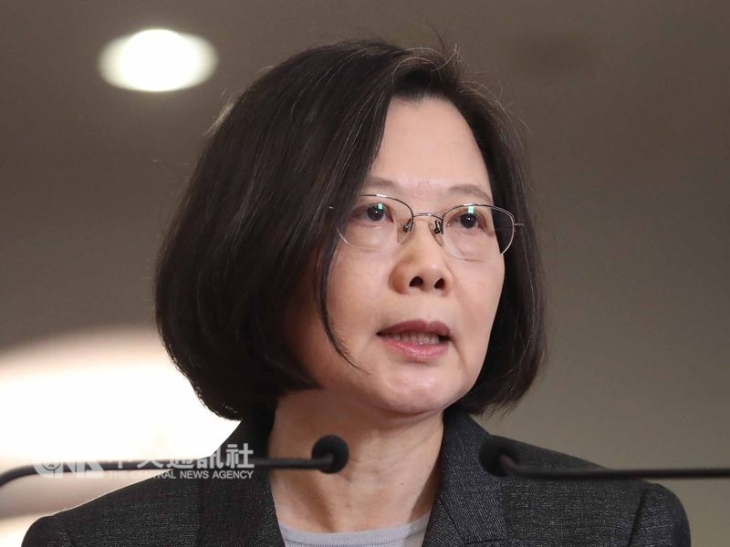 總統府資政吳澧培等人發公開信,請總統蔡英文(圖)放棄連任,交出行政權並退居二線。(中央社檔案照片)
