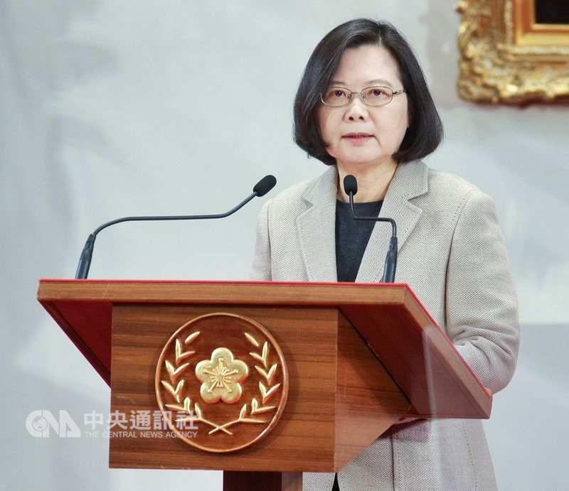 總統蔡英文5日與外國媒體茶敘,呼籲國際社會協助捍衛台灣的民主和生活方式。(中央社檔案照片)