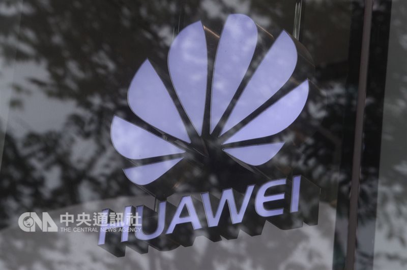 工研院14日發布通告,為了維護資訊安全,15日中午起不支援華為手機和電腦使用內部網路,但供公眾瀏覽的官網並未限制。(中央社檔案照片)