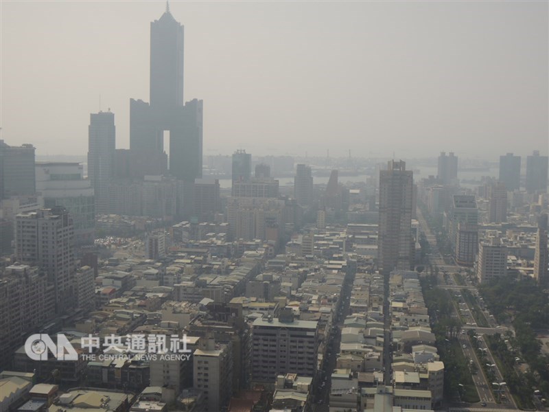 受到擴散條件不佳影響,24日中南部地區空氣品質普遍不理想。(中央社檔案照片)