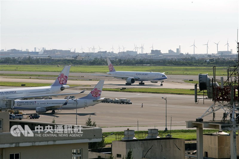 圖為桃園機場華航班機。(中央社檔案照片)