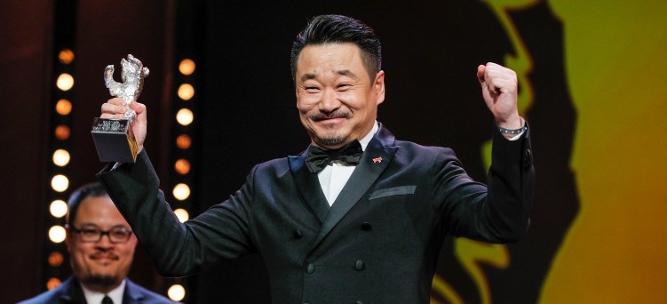 柏林影展最佳男演員銀熊獎頒給中國文藝片「地久天長」演員王景春。（圖取自柏林影展網頁www.berlinale.de）