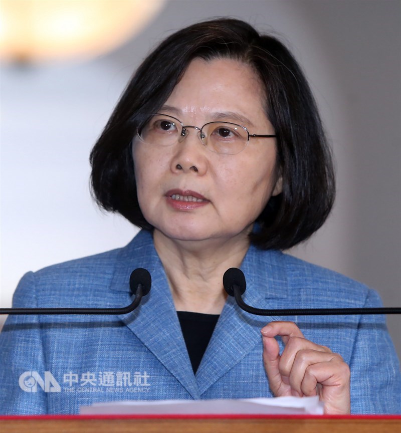 總統蔡英文20日在總統府發表迴廊談話，針對兩岸是否簽署和平協議一事，蔡總統說，她相信台灣社會不會接受任何會消滅、傷害國家主權或是消滅台灣民主的任何政治協議。中央社記者鄭傑文攝　108年2月20日