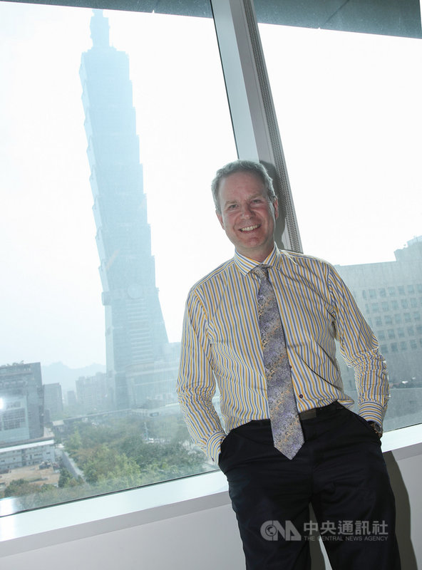 回憶初次來台的印象,加拿大駐台外交官馬孟凱(Michael McCulloch)說,台灣是很年輕的民主政體,雖然世界上很多地方的民主與人權都在退步,不過,台灣在這些領域持續進步;對他來說,台灣就是「希望的象徵」。中央社記者張新偉攝 108年3月3日