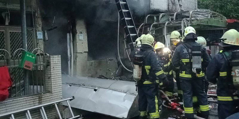 宜蘭縣蘇澳鎮一處民宅9日下午5時許發生氣爆,警消在火場發現一對夫妻及嬰兒,皆已失去生命徵象,經送醫搶救仍宣告不治。(蘇澳鎮長李明哲提供)中央社記者王朝鈺傳真 108年3月9日