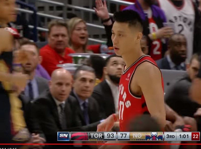 美國職籃NBA多倫多暴龍8日客場出戰紐奧良鵜鶘,台裔球星林書豪替補上場22分鐘,攻下加盟暴龍後個人單場最高得分。(圖取自Toronto Raptors YouTube頻道網頁)