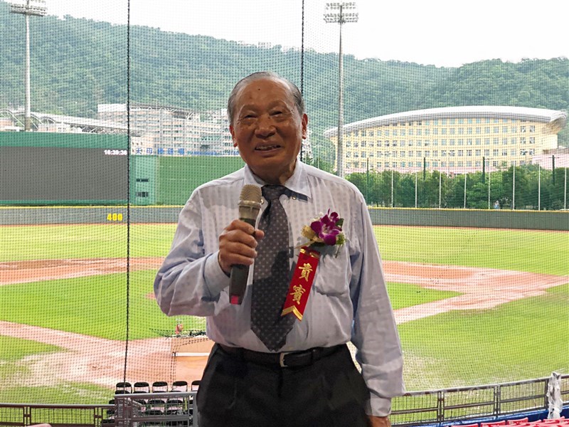 圖為兄弟大飯店董事長、「職棒之父」洪騰勝。(中央社檔案照片)