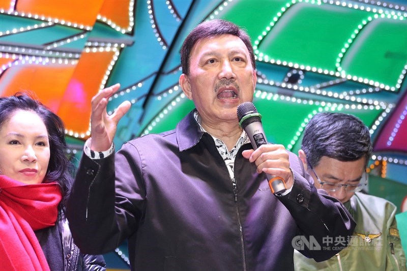 新北市三重區立委補選16日投開票,結果由民進黨候選人余天(中)勝選。中央社記者吳翊寧攝 108年3月16日