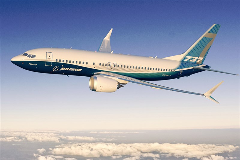 美國聯邦航空總署署長23日坦承,波音有必要改進737 MAX機型(圖)的設計與駕駛方式以維安全。(圖取自波音公司網頁boeing.com)