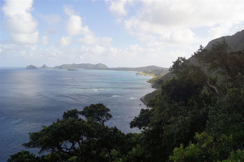 位於澳洲豪勳爵島外海的珊瑚礁2019年夏季出現白化現象。圖為豪勳爵島潟湖景色。(圖取自維基共享資源;作者:EmGer7,CC BY-SA 3.0)