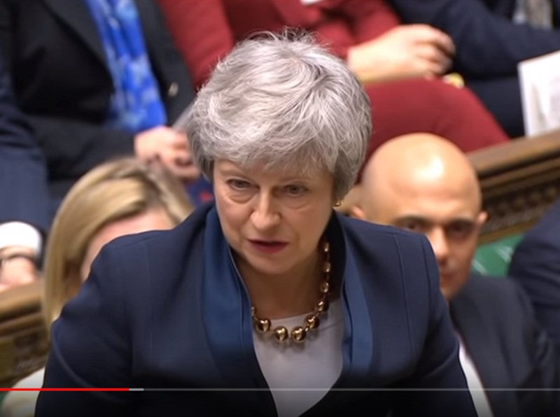 英國國會下議院3日表決通過法案,將強迫首相梅伊(圖)尋求延後英國脫離歐盟期限。(圖取自UK Parliament YouTube頻道)