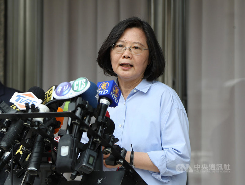 民進黨總統初選傳出有挺英人士醞釀召開臨全會、延後初選。總統蔡英文6日說，現在黨內處理過程是在協調小組的協調階段，就應該傾全力配合協調小組，讓協調機制發揮效用。中央社記者張皓安攝　108年4月6日