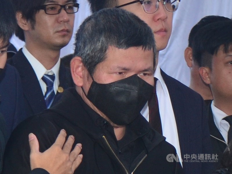交通部針對台鐵普悠瑪事故正進行行政責任調查,政務次長王國材8日證實,已將尤姓駕駛員(前)列入懲處名單。(中央社檔案照片)
