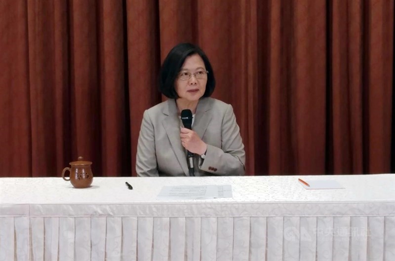 民進黨內總統初選,總統蔡英文9日上午親自召開記者會,說明對初選的態度,表示將以團結為目標,尋求勝選最大的可能性,不讓執政黨內初選影響國政 。 中央社記者施宗暉攝 108年4月9日