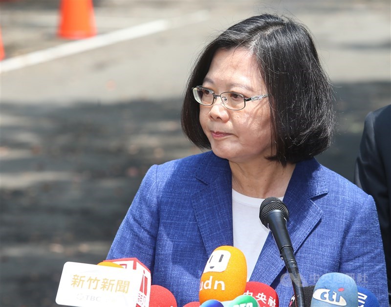 民進黨總統初選競爭白熱化,總統蔡英文(圖)14日表示,前行政院長賴清德希望得到支持,要先證明他是可以被支持與信賴,政治人物的誠信和承諾很重要。中央社記者謝佳璋攝 108年4月14日
