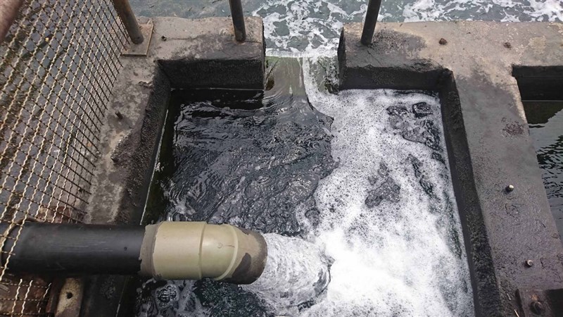 台中市政府環保局1月起已3次採驗台中電廠發電機組,因空氣污染防制設備產生的廢水,發現處理後的排放水質不符法定放流水標準,不合格項目為硝酸鹽氮。(台中市政府提供)中央社記者蘇木春傳真 108年4月10日