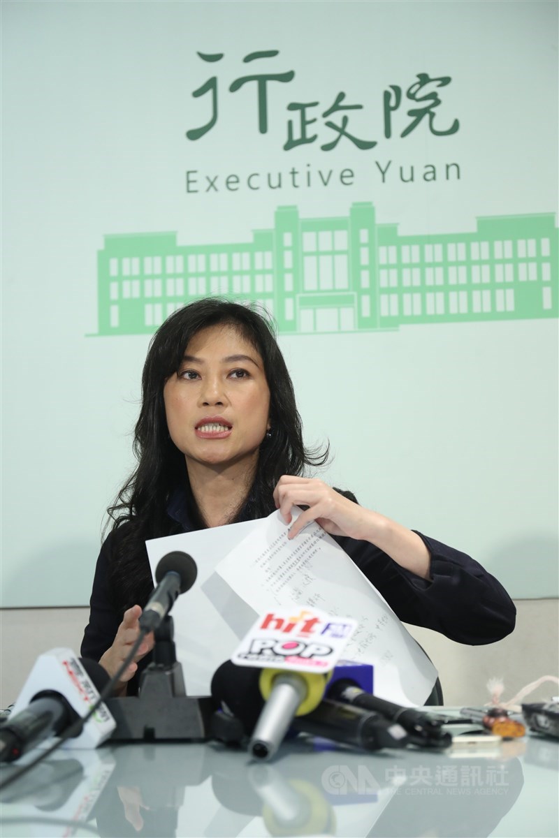 行政院發言人Kolas Yotaka(谷辣斯‧尤達卡)19日在行政院說明「各機關對危害國家資通安全產品限制使用原則」相關事宜,將對有危害資安疑慮的產品進行過濾。中央社記者吳家昇攝 108年4月19日