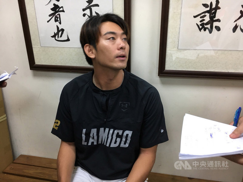 Lamigo桃猿王溢正26日對統一獅的比賽,先發6局僅失1分,有別於上一場失8分,王溢正改變配球模式收到好效果,加上「愛溢正打線」發揮,每9局給12.06分支援,本季第3勝入袋。中央社記者楊啟芳攝 108年4月27日