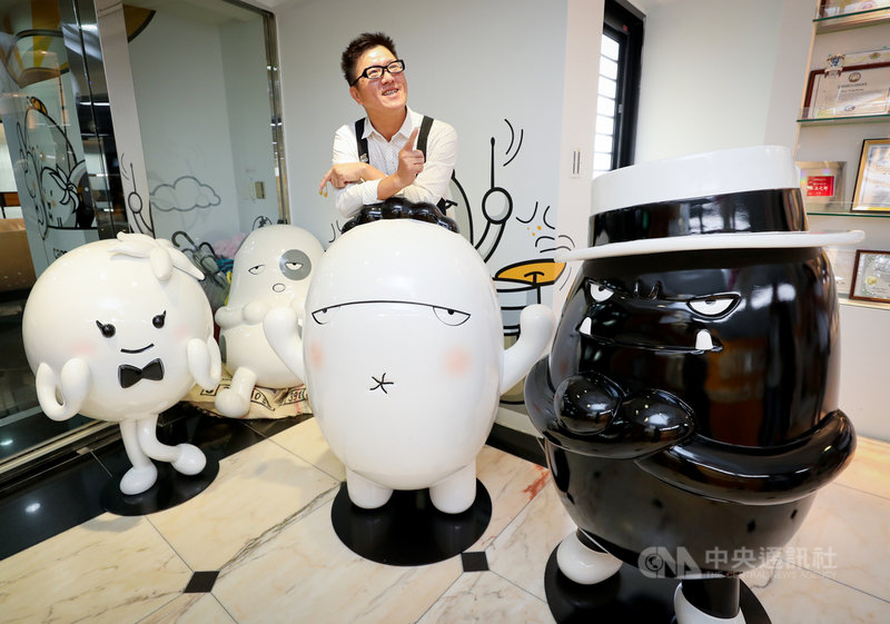 cama cafe董事長何炳霖憑藉廣告人的敏感嗅覺，早在3年前就正式啟動IP（智慧財產權）品牌化，盼藉由公仔Beano的強大魅力，開拓更具未來性的市場。中央社記者裴禛攝　108年4月28日