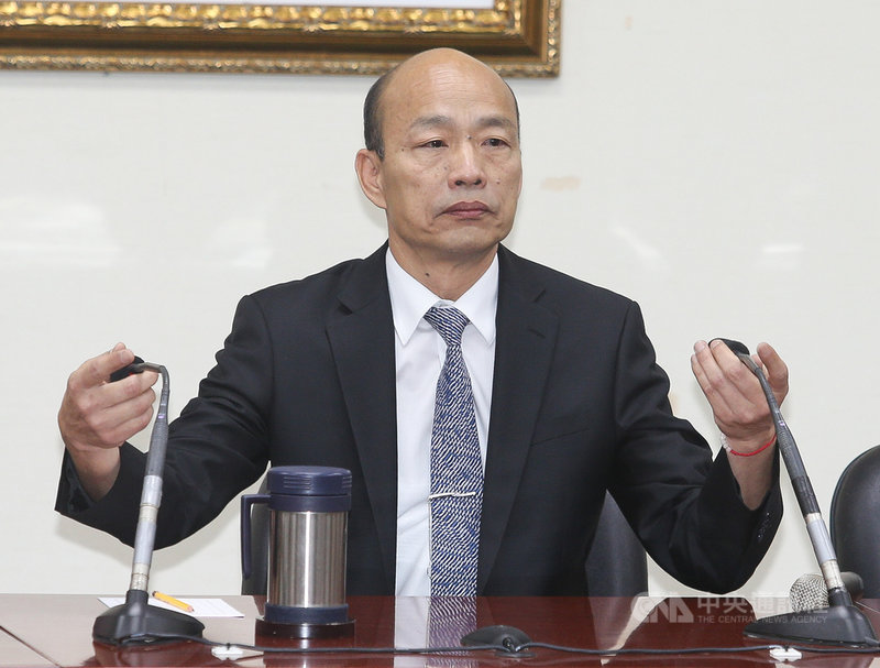 「吳韓會」30日下午登場,高雄市長韓國瑜(圖)會後表示,現況總統大選初選民調,他身為高雄市長肩上有市民期待,無法參加,但若黨有新的提名辦法將他納入,他予以尊重。中央社記者謝佳璋攝 108年4月30日
