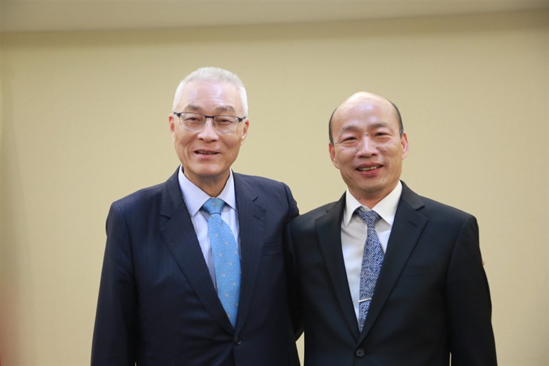 國民黨主席吳敦義(左)30日與高雄市長韓國瑜(右)會面,針對國民黨總統初選相關事項進行討論。(國民黨提供)中央社記者余祥傳真 108年4月30日