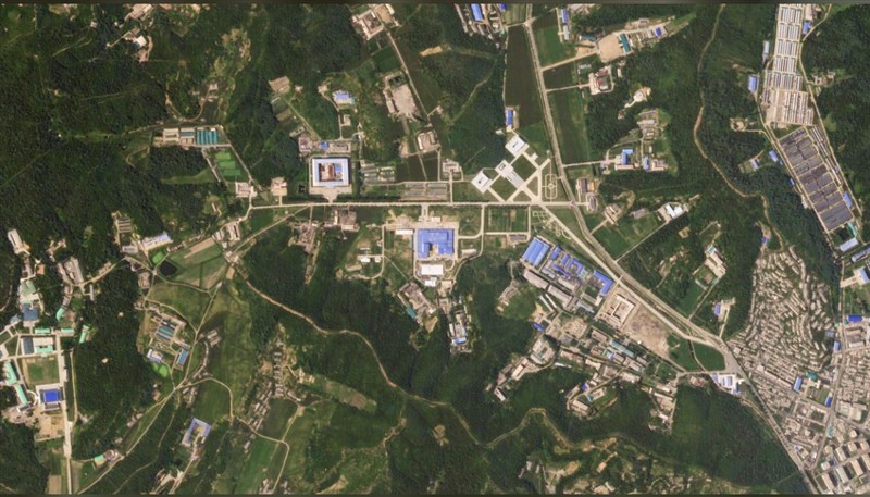 南韓國家情報院3月時曾指出,北韓沙門洞飛彈研究設施(圖)內有補給運輸車輛移動跡象,認為這實際上就是飛彈相關活動。(檔案照片/路透社提供)