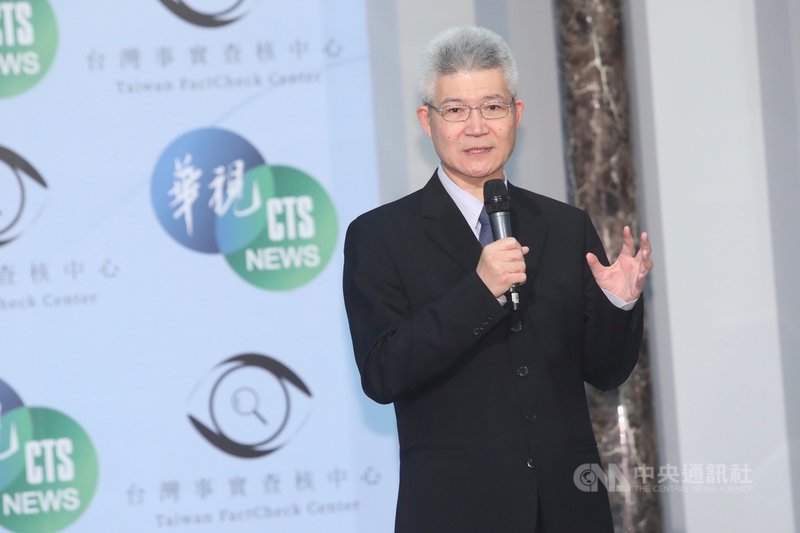 台灣事實查核中心與華視新聞合作記者會6日下午在台北舉行,優質新聞發展協會理事長胡元輝(圖)說明此次合作案執行要點。中央社記者吳家昇攝 108年5月6日