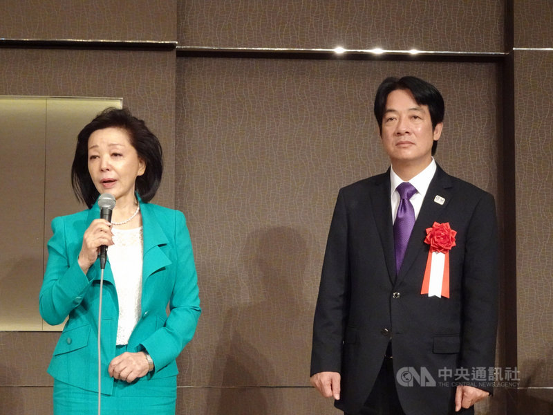 前行政院長賴清德12日應邀在東京發表演講,談「台灣與日本共同面臨的挑戰與機會」。日本知名評論家櫻井良子稱讚賴清德讓人放心。中央社記者楊明珠東京攝 108年5月12日