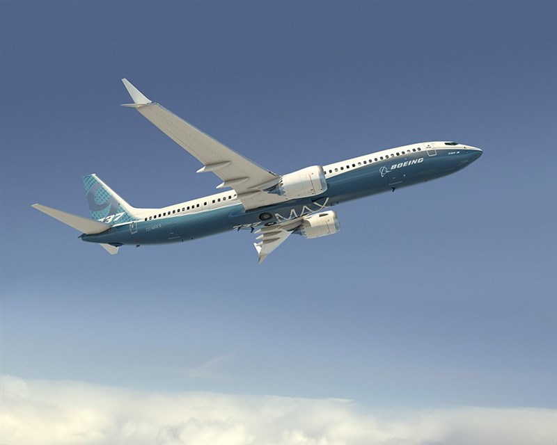 波音公司18日首度坦承,用來培訓飛行員的737 Max型飛機模擬器軟體存在瑕疪,必須進行修正。圖為波音737 MAX客機。(圖取自波音公司網頁boeing.com)