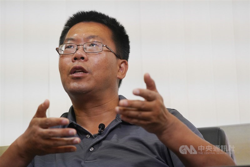 30年前,中國維權律師滕彪還只是個高中生,但「六四」的衝擊和啟迪,開啟了他投身法律維權的生涯;儘管世人對中國民主化的前景轉趨保守,甚至悲觀。但滕彪仍然毫無猶豫地說,「中國,是不可能拒絕民主的」。中央社記者徐肇昌攝 108年5月24日