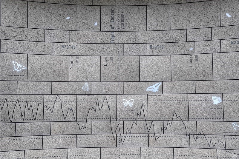 美國在台協會（AIT）從信義路舊址搬到位於台北市內湖區金湖路100號的新館，自5月6日起，新館正式啟用。新館許多設計都彰顯台美之間的友誼，包括一般民眾最常經過的「舞蝶中庭」。中央社記者王飛華攝 108年5月24日