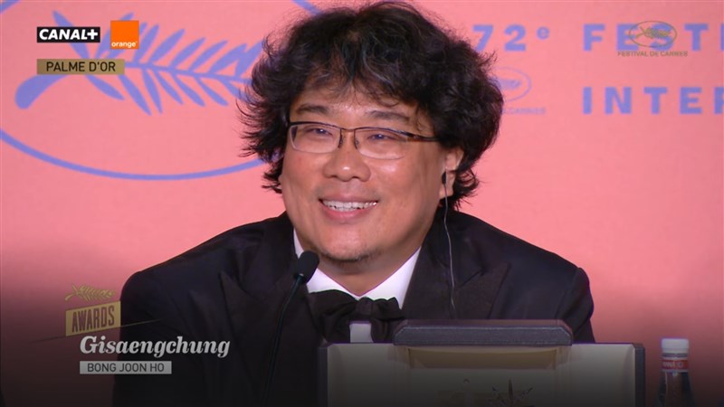 南韓導演奉俊昊執導的「寄生上流」25日在坎城影展奪得最高榮譽金棕櫚獎，他曾執導廣受好評的電影「駭人怪物」和「末日列車」，是南韓知名的人物之一。（圖取自坎城影展網頁festival-cannes.com）