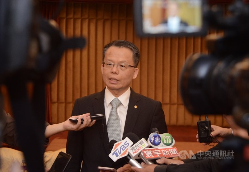 長榮航空勞資協商29日晚間展開第二度協商,長榮航空公司總經理孫嘉明表示,共識部分仍相當有限。中央社記者邱俊欽桃園攝 108年5月30日