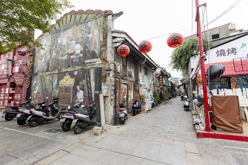 神農老街有許多木造街屋改造的創作商店與食肆,讓老街不僅帶有古老的神韻,更帶出新的生命氣息。(圖取自台南旅遊網網頁)
