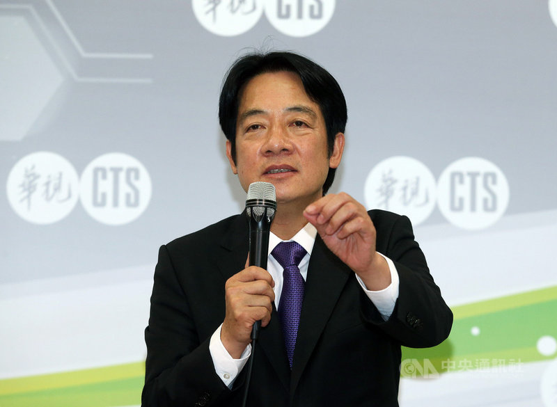 2020民進黨總統初選電視政見發表會8日下午在華視進行,前行政院長賴清德(圖)會後表示,總統蔡英文持續強調一加一大於二,「這個一,到底誰是第一個一」,蔡總統可以主張是她,但「我認為是我」,因為他有加乘效果,立法委員輔選,他更有績效。中央社記者郭日曉攝 108年6月8日
