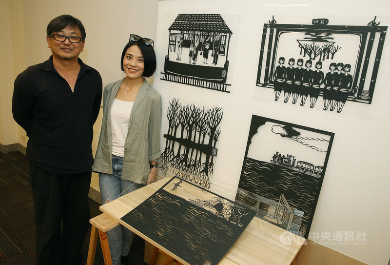 2019綠島人權藝術季15日起在白色恐怖綠島紀念園區開展，參展藝術家吳德淳（左）與紙雕藝術家成若涵（右）合作，為藝術季製作動畫「神祕列車」，兩人12日在記者會中闡述創作理念。中央社記者郭日曉攝　108年6月12日