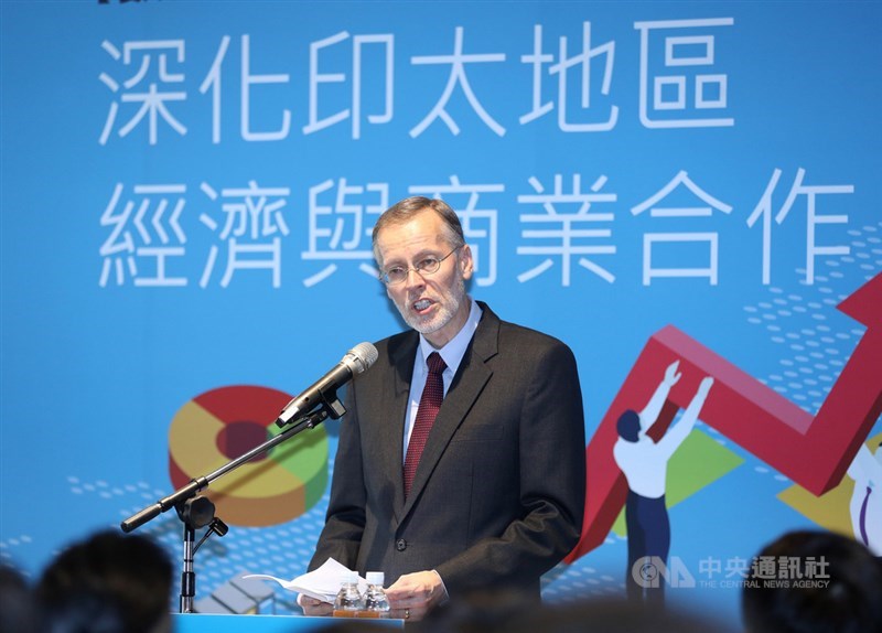 美國在台協會(AIT)與外貿協會18日在台北合辦「數位經濟系列論壇–深化印太地區經濟與商業合作」,AIT處長酈英傑(William Brent Christensen)出席並發表演說。中央社記者張皓安攝 108年6月18日