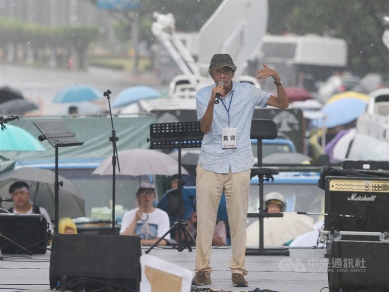 「拒絕紅色媒體、守護台灣民主」活動23日下午在總統府前凱達格蘭大道舉行,香港銅鑼灣書店創辦人林榮基也到場聲援。中央社記者徐肇昌攝 108年6月23日