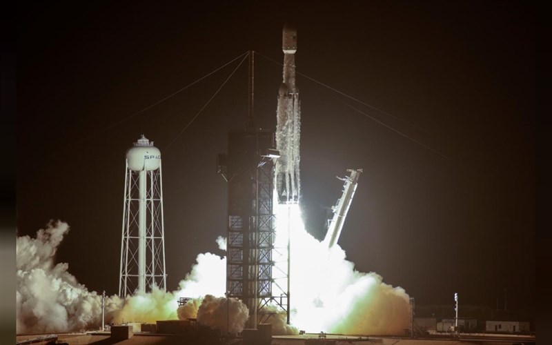 福爾摩沙衛星七號台北時間25日下午2時30分在美國佛羅里達州甘迺迪太空中心,搭乘SpaceX獵鷹重型火箭發射升空。(路透社提供)