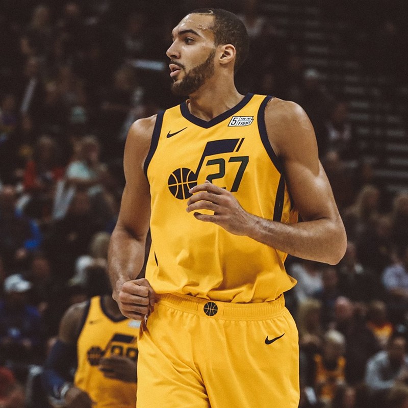 猶他爵士的戈柏特24日獲NBA年度最佳防守球員。(圖取自facebook.com/utahjazz)