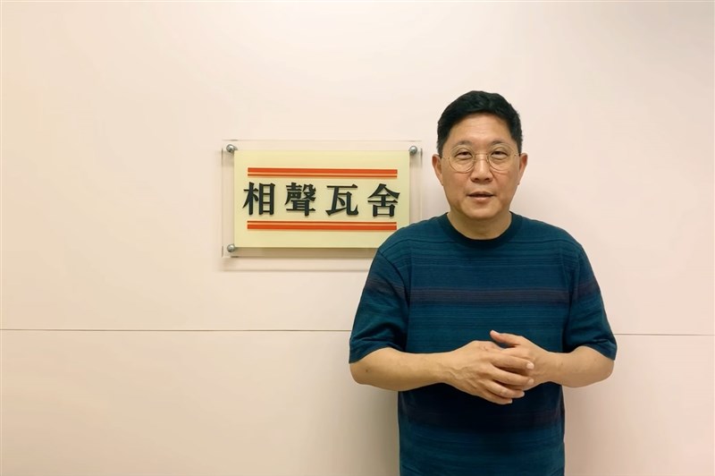 相聲瓦舍團長馮翊綱去年表態支持韓國瑜選市長,但他1日貼文表示,模範學生酸嗆韓就可免費看戲。(圖取自facebook.com/ComediansWorkshop)