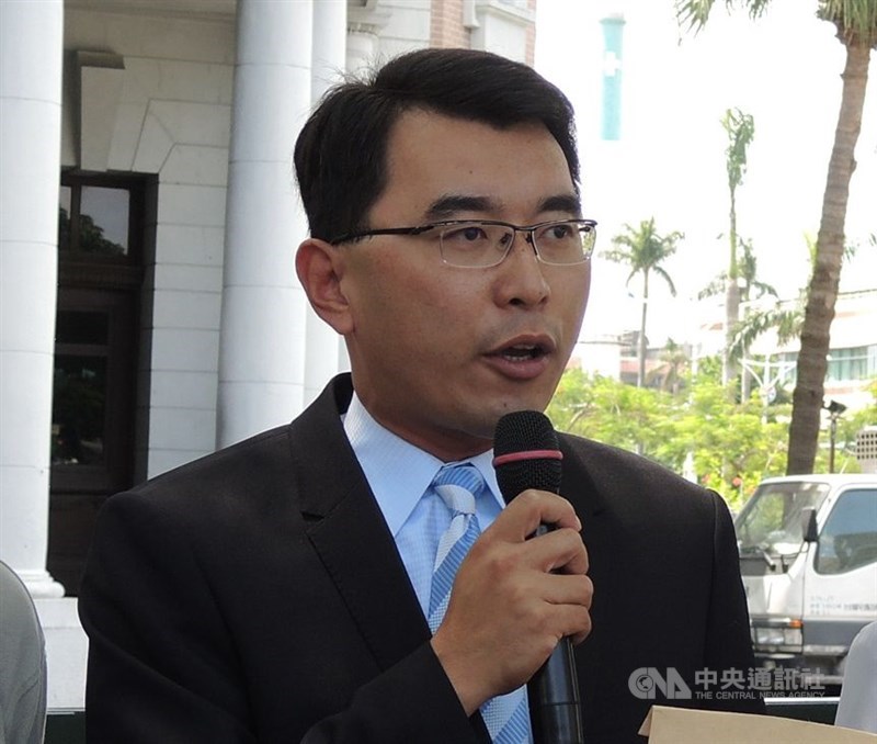 新黨2日上午召開記者會,正式向外界介紹所推出的總統參選人,由資深媒體人、前新黨秘書長楊世光代表新黨角逐2020年總統。(中央社檔案照片)